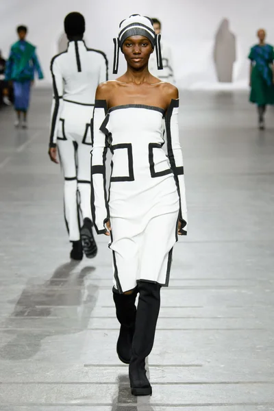 Look 4